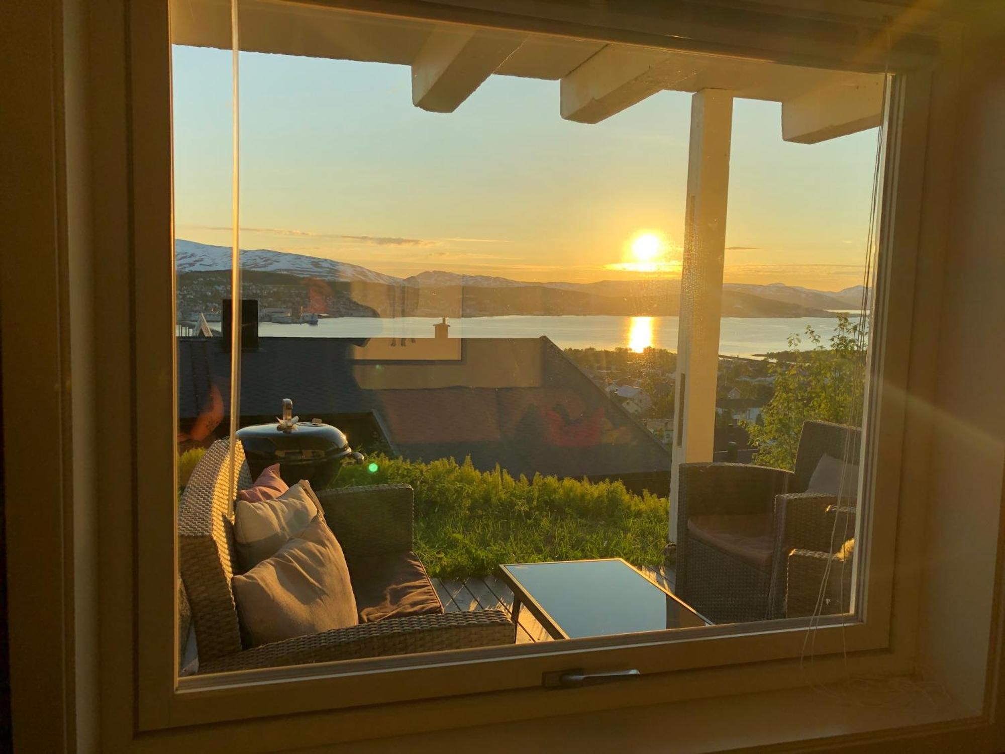 With A View 1 And 2 Apartment *